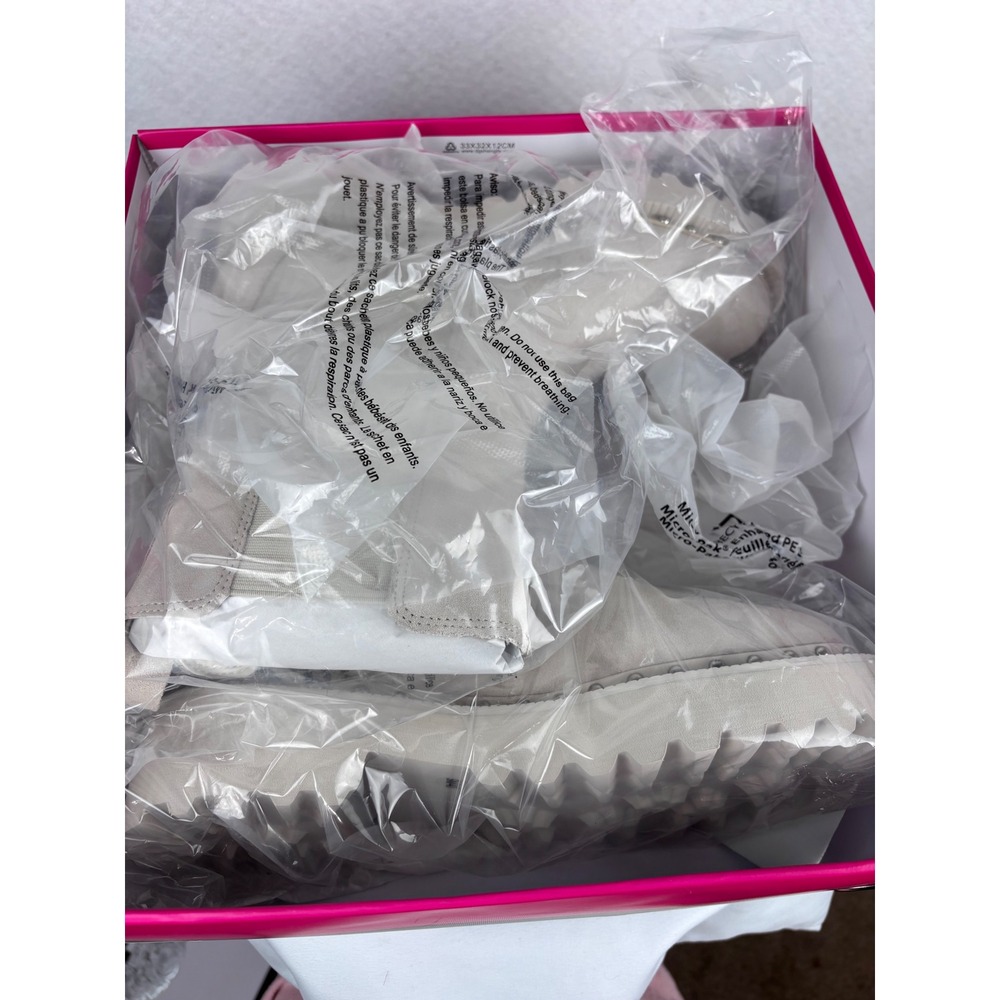 Vince Camuto Meendey Milky White Suede Studded Lug Sole Chelsea Boots Womens 9M - Picture 6 of 6